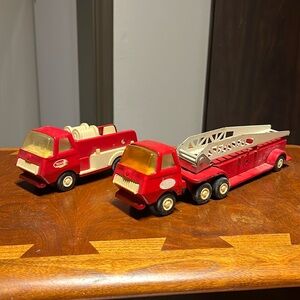 2 Vintage metal Tonka Fire Trucks fireman firefighter kids toy die cast car